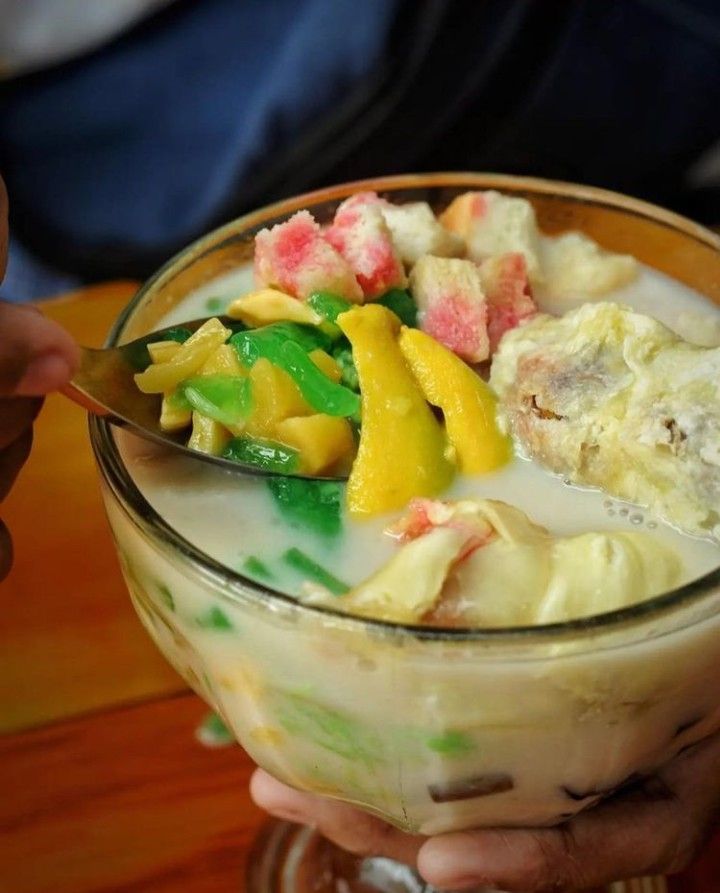 SEGAR DAN CREAMY: Rekomendasi es teler durian favorit mahasiswa Malang yang bikin ketagihan