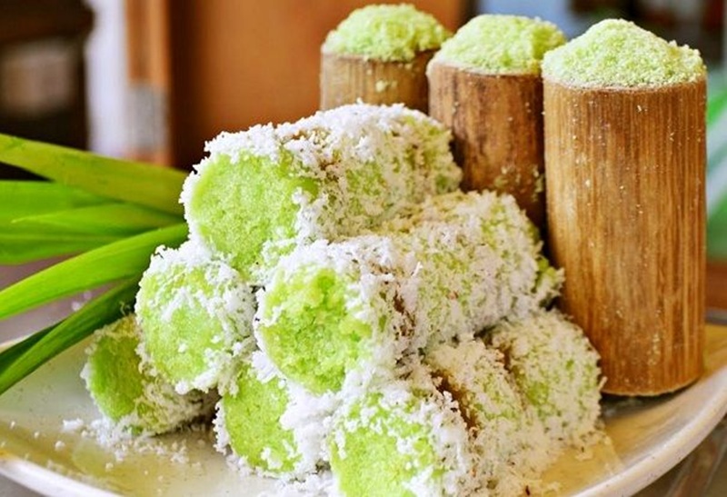 LEGIT: Kue putu isian gula merah dibaluri parutan kelapa