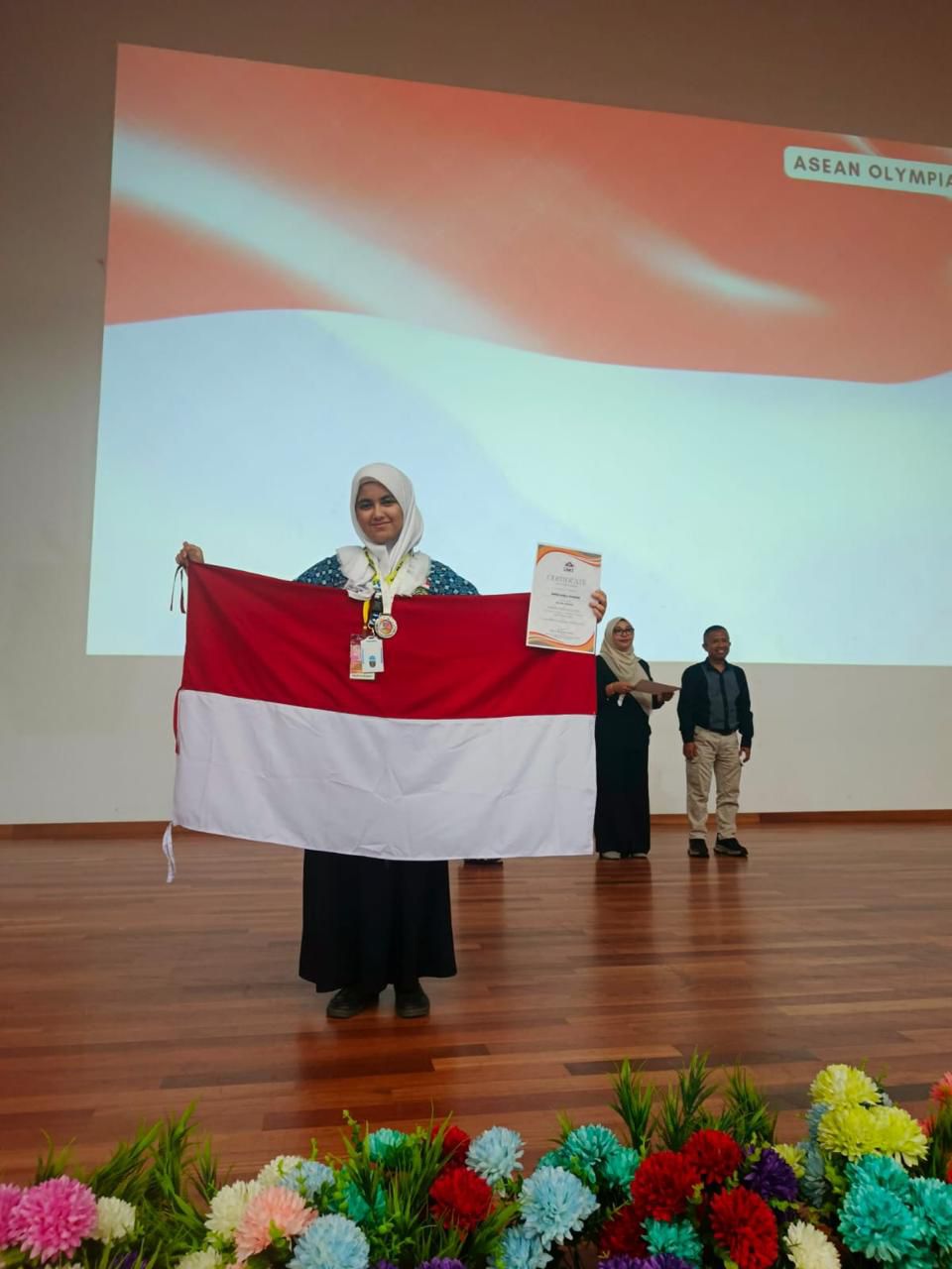 JAGO BAHASA INGGRIS: Sania Aqilah Shahab, dengan kepiawaiannya dalam berbahasa Inggris, berhasil meraih medali perak dalam Olimpiade Bahasa Inggris.