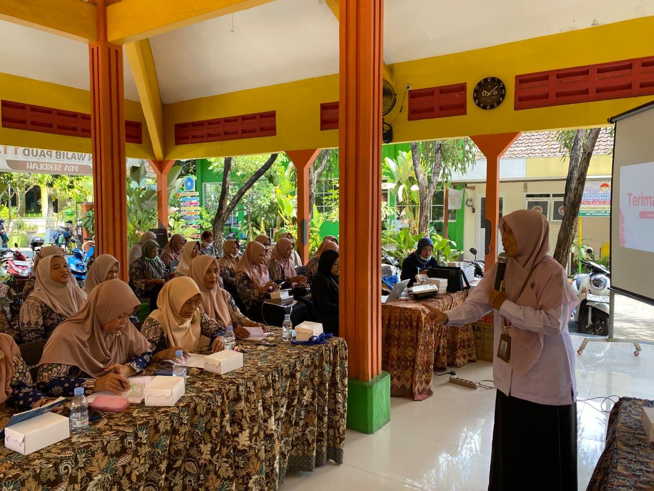 SEHAT: Sosialisasi Kesehatan Ibu dan Anak yang berlangsung di Desa Siwalanpanji, Kecamatan Buduran, Kabupaten Sidoarjo.