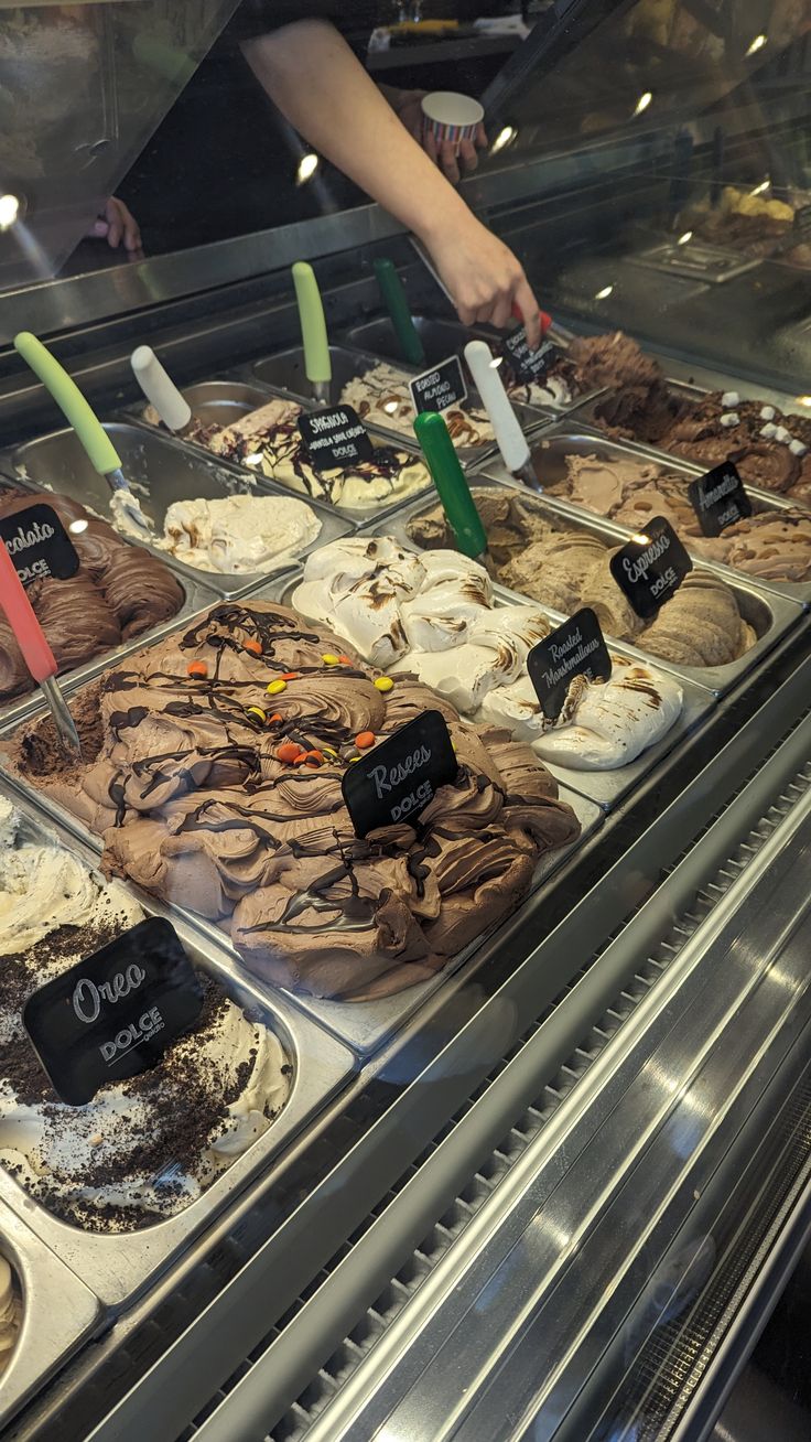 LEMBUT: Empat tempat gelato di Malang ini siap manjain lidah dengan cita rasa manis dan tekstur creamy yang nyegerin.