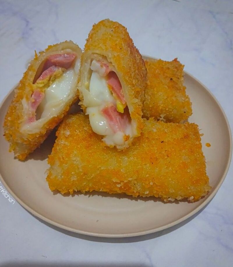 LUMER ISIANNYA: Risol mayo yang isinya melimpah