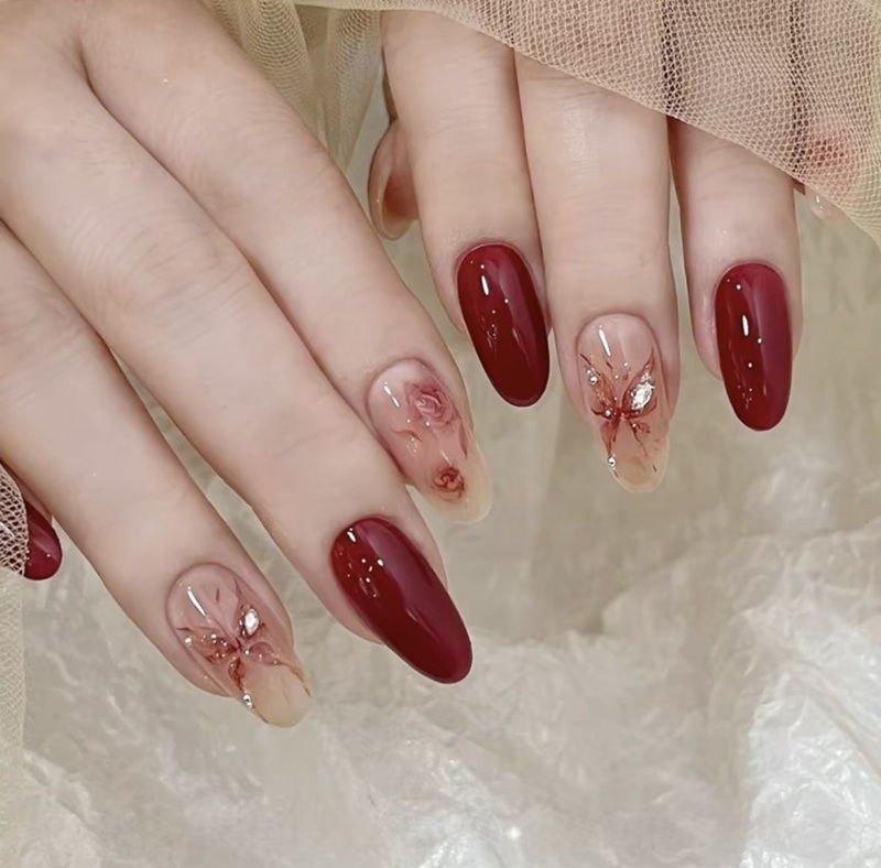 MENAWAN: Inspirasi nail art cantik dengan motif kupu-kupu