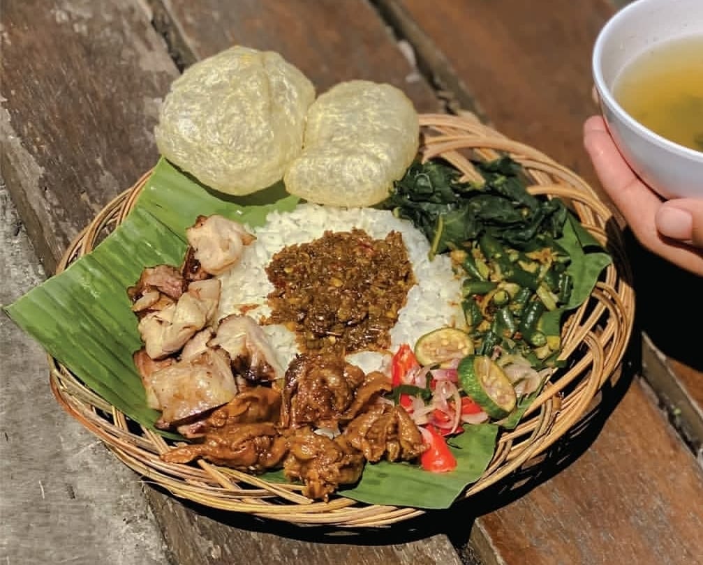 BALI: Kuliner nasi campur khas Bali yang bisa banyak kamu temukan di Malang