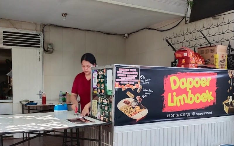 Outlet Dapoer Limbok, Menyediakan beragam gorengan premium yang memanjakan lidah!