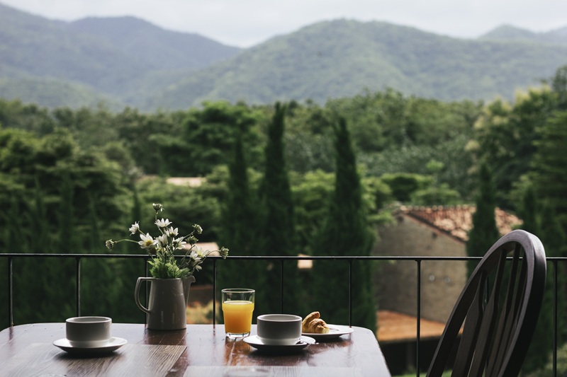 HEALING SEJENAK: Inilah Rekomendasi Cafe Dengan View Gunung Untuk Menenangkan Pikiran