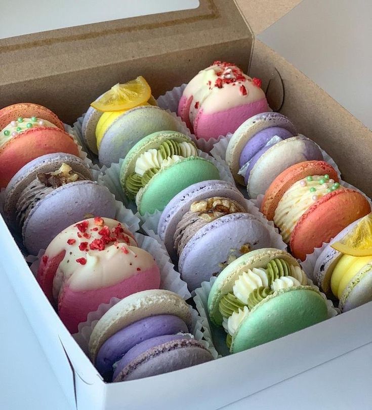 MANIS: Warna warni macaron di Malang siap memanjakan lidah dengan rasa lembut dan tampilan cantik yang menggoda!