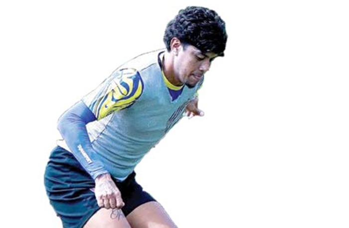 BISA BERMAIN: Betinho Filho melahap menu latihan fisik dalam sesi latihan Arema FC di ARG Soccer Field, Lawang.
