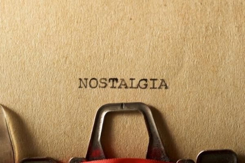 Nostalgia dapat terjadi melalui hal-hal yang ada di sekitar
