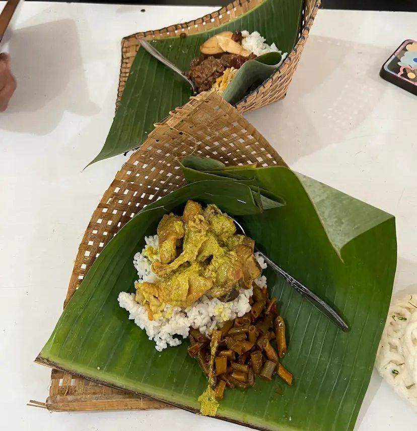Kuliner khas Tulungagung kini bisa dinikmati di Malang. Dari lodho ayam hingga pecel, semua hadir menggugah selera.