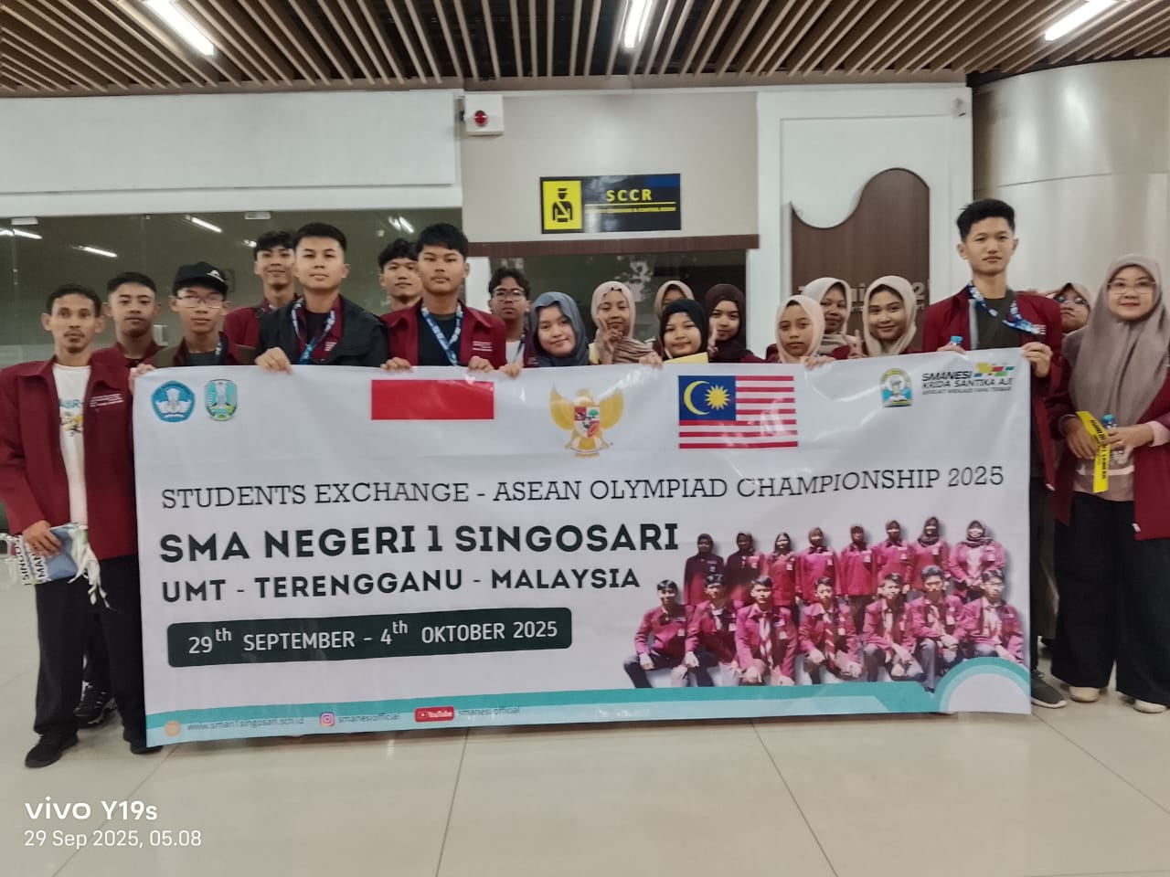 TAMPIL BEDA: 18 siswa dari SMAN 1 Singosari mengikuti program Student Exchange ke Malaysia, pada 29 September - 4 Oktober lalu.