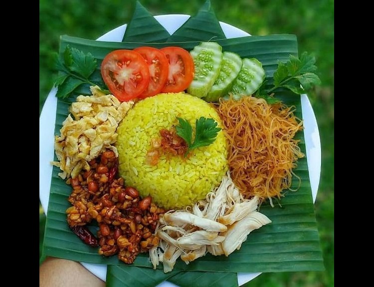 LEZAT DAN GURIH: Rekomendasi nasi kuning favorit mahasiswa Malang yang buat kamu semangat pagi