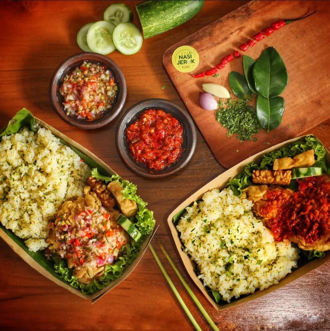 WANGI: Nasi daun jeruk sebagai pilihan hidangan banyak orang kini bisa kamu temukan beberapa spotnya&nbsp;di&nbsp;Malang