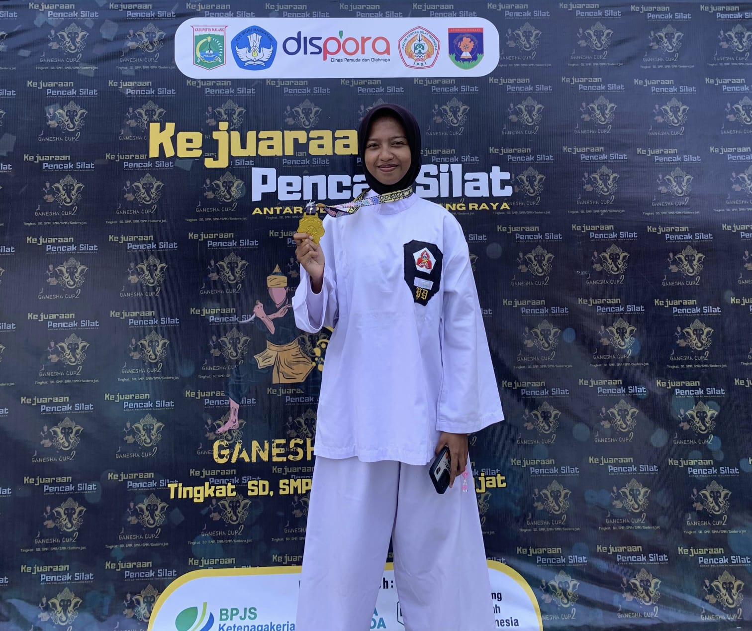 MAKSIMAL: Juara 1 Tanding Kelas A Under 2 Putri, Aulia Arum Nisa Maqfiro.
