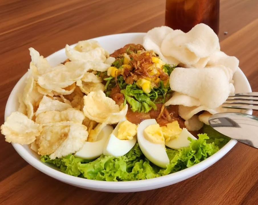 WAJIB COBA: Gado gado dengan saus kacang yang menggugah selera