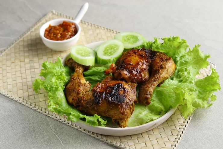 MENGGUGAH SELERA: Ilustrasi ayam bakar