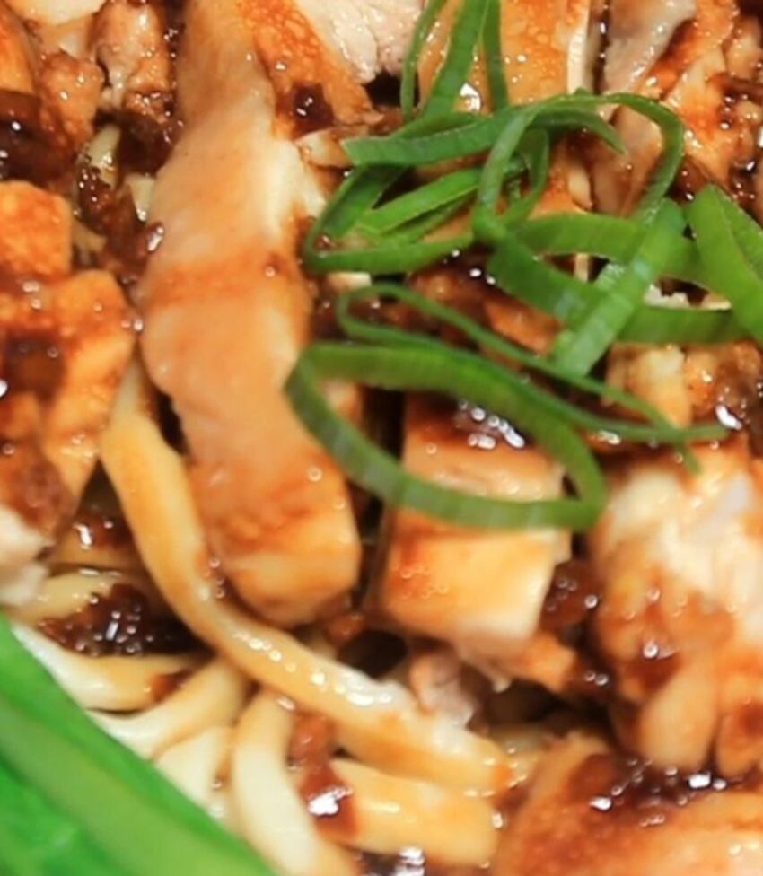 BERGAYA ASIA: Bakmi ayam goreng hainan salah satu makanan kekinian