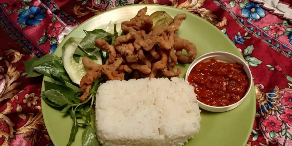 MALANG: Di Malang ada beberapa tempat yang menyajikan menu hits dengan harga ramah di kantong, cocok buat nongkrong atau sekadar memanjakan lidah.