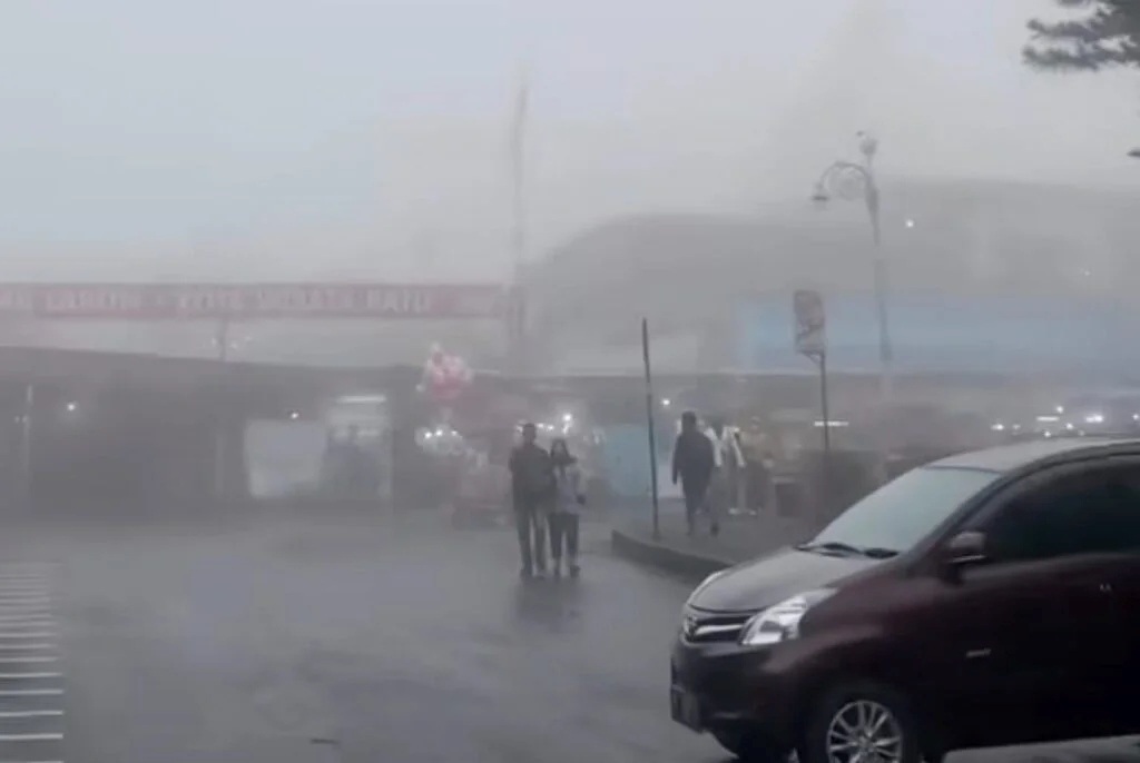 ADEM: Udara dingin di Kota Batu seolah jadi teman setia yang selalu hadir, terutama di pagi hari dan sore hari.