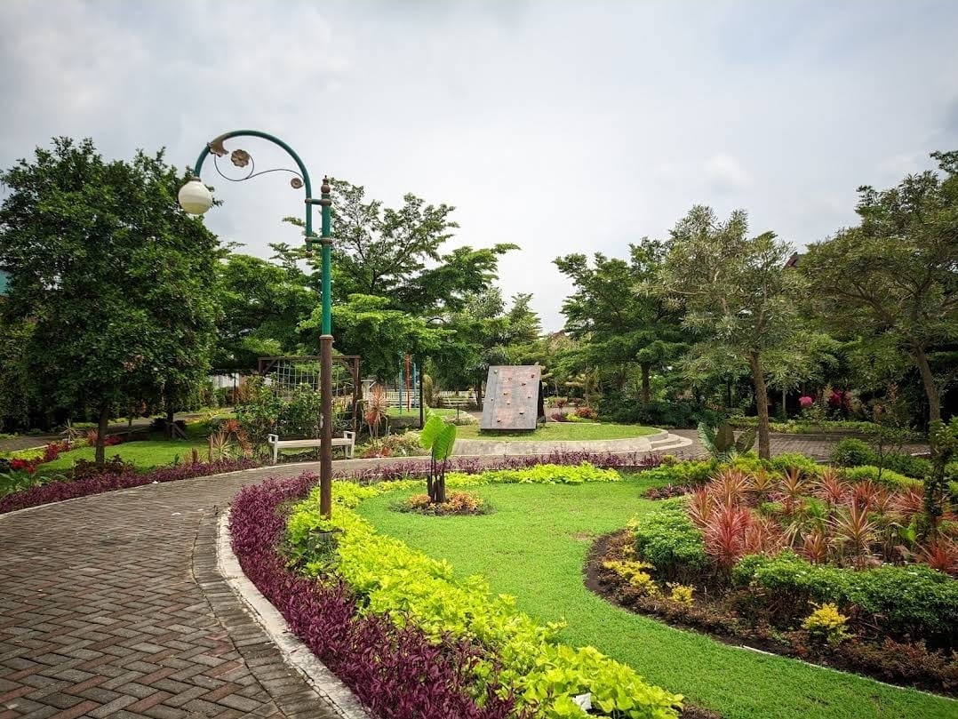 ASRI: Taman Teluk Grajakan di daerah Pandanwangi yang menawarkan nuansa asri dan alami
