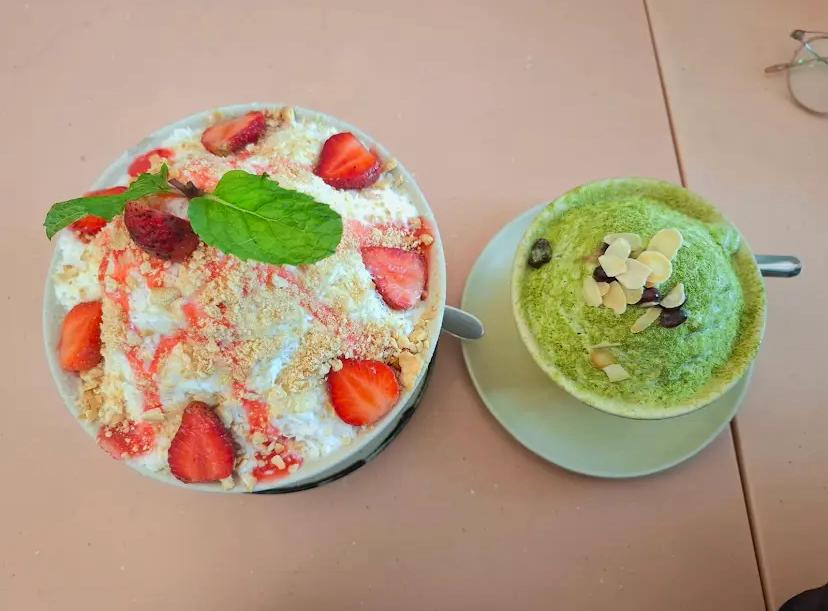 Pecinta matcha dan strawberry wajib mampir ke empat tempat hits di Malang ini. Dari kafe estetik sampai dessert manis, semuanya menggoda selera.