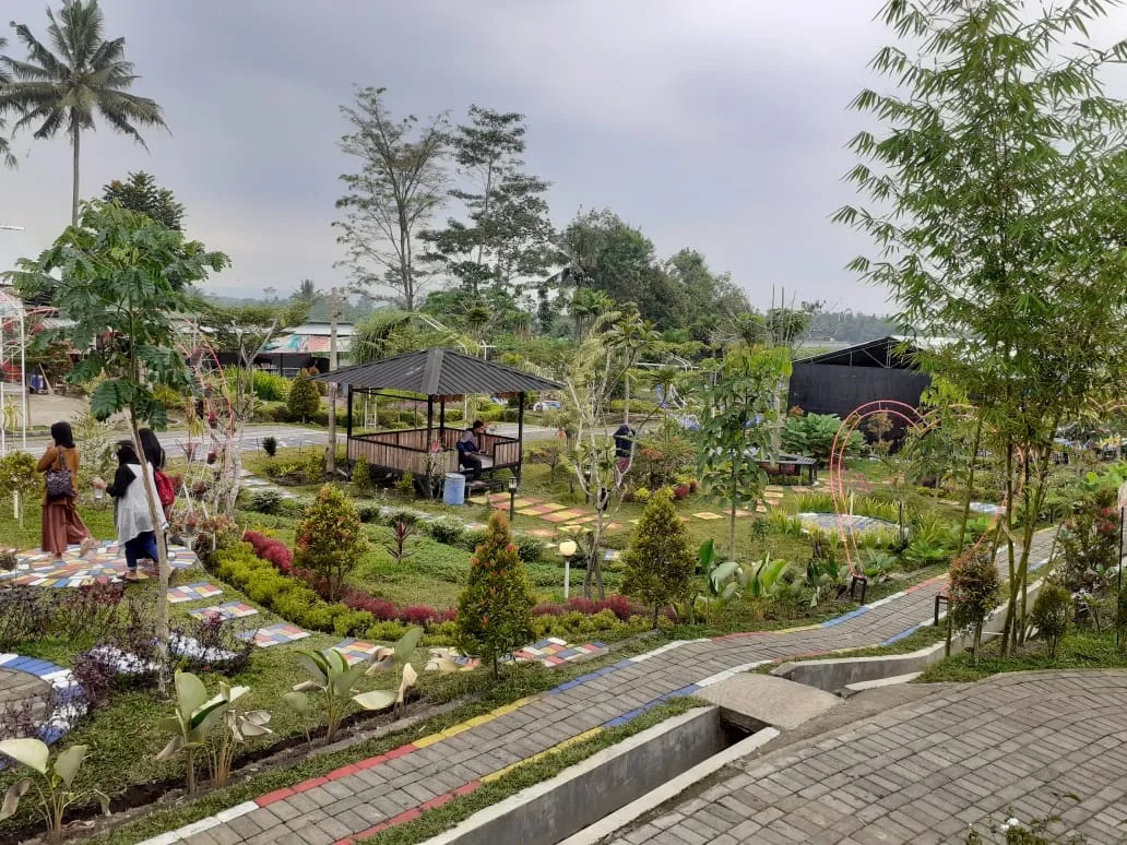 NIKMAT: Taman Kenongo, pilihan sempurna bagi wisatawan yang ingin menikmati rekreasi keluarga dengan fasilitas lengkap namun tetap terjangkau.
