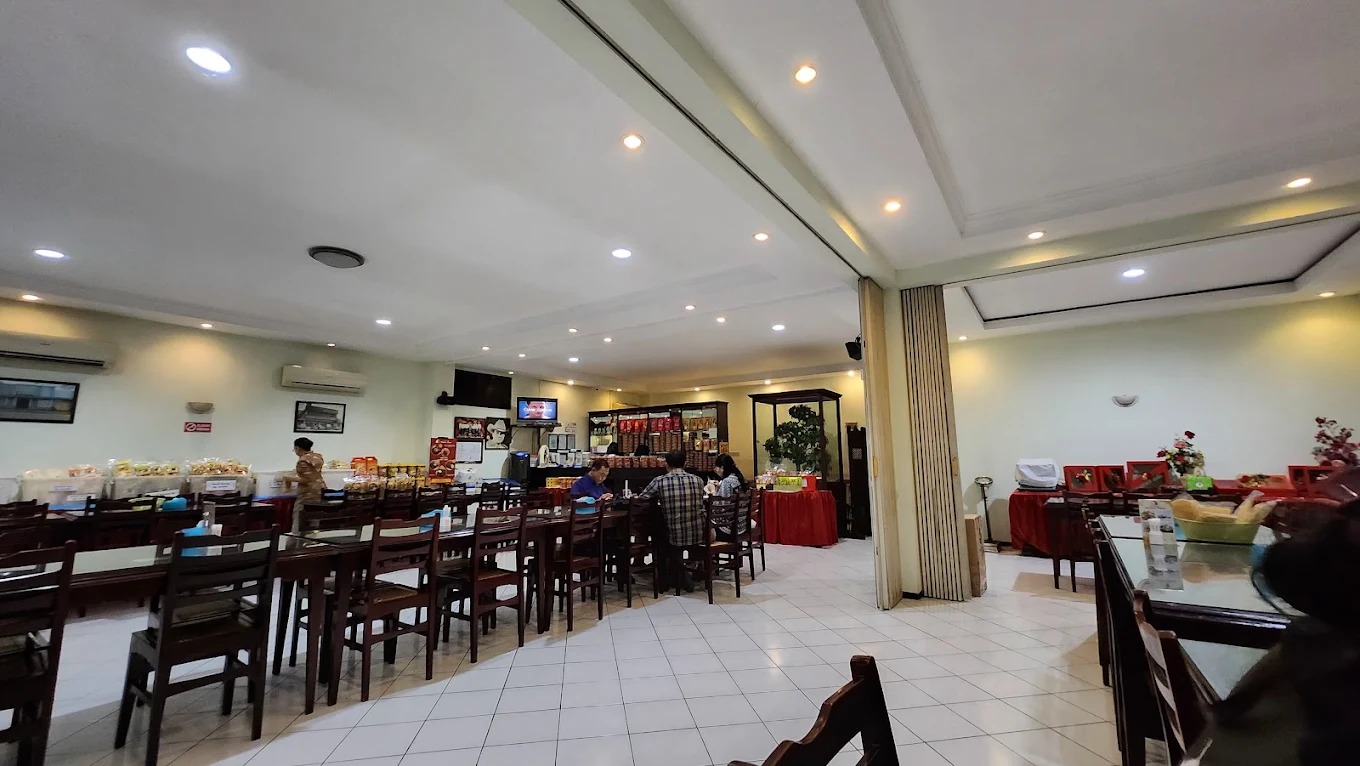 NOSTALGIA: Griya Sate Es Puter Kerta Sari, restoran yang menyajikan berbagai olahan laut dan ayam dengan bumbu khas yang menggugah selera.