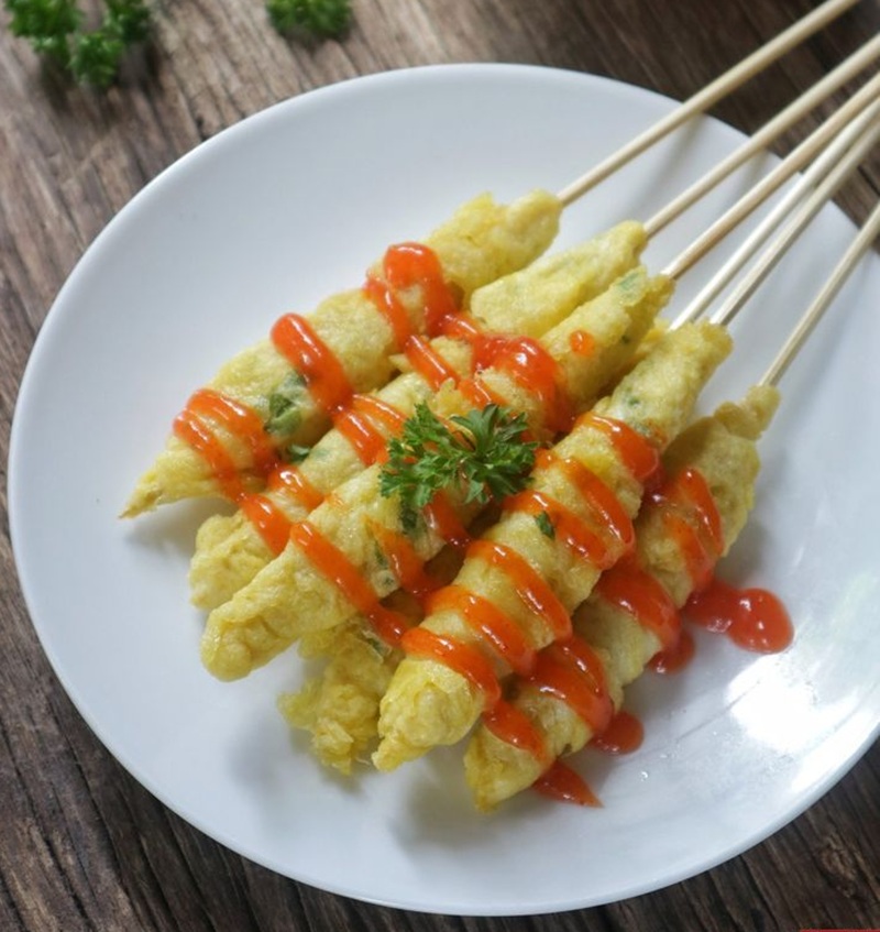 ENAK: Telur gulung gurih sedap dengan saus sambal