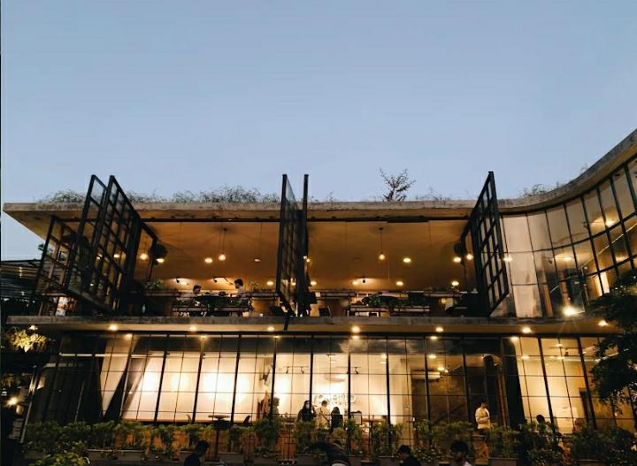 ESTETIK: Roketto Coffee & Co, salah satu rekomendasi tempat favorit mahasiswa Malang saat&nbsp;cuaca&nbsp;mendung