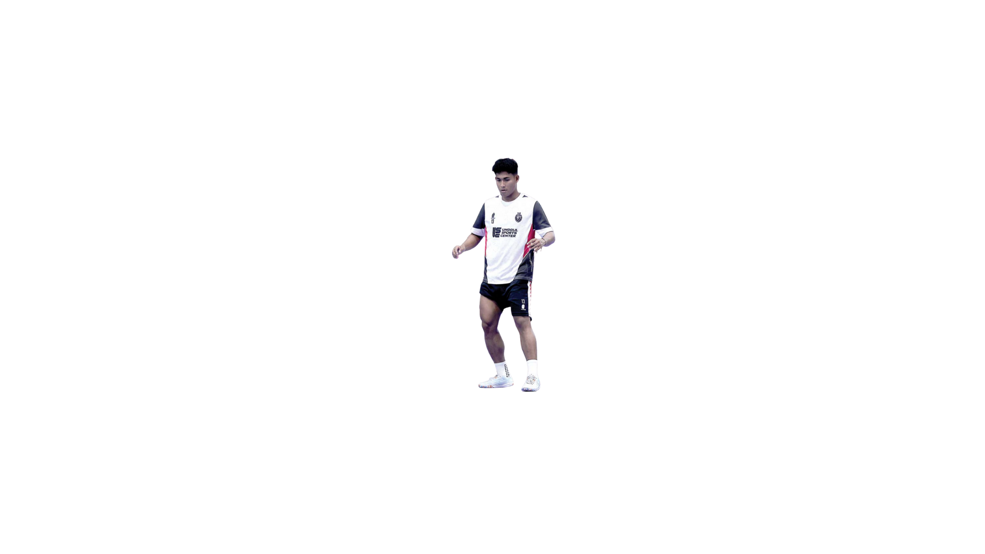 BERPELUANG BERMAIN: Pivot Unggul FC Malang Ortega Patola berusaha mengontrol bola dalam sesi latihan di Unggul Sports Center, beberapa waktu lalu.