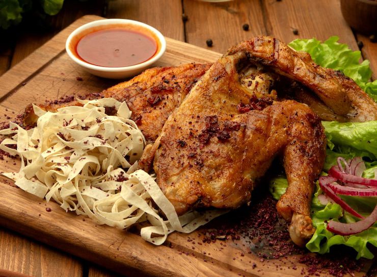 LEZAT: Ayam rempah, olahan ayam dengan bumbu rempah yang kuat.