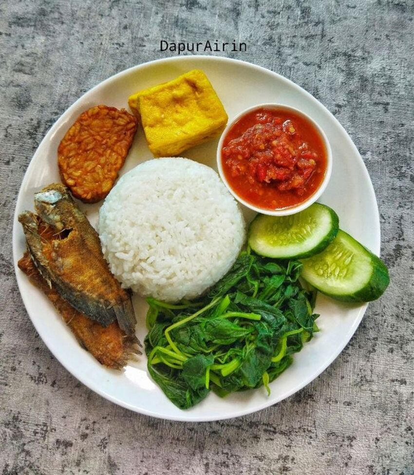 KULINER KHAS BANYUWANGI: Tempong menjadi salah satu makanan yang laris di Malang