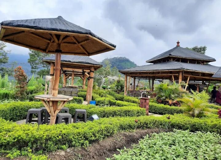 ESTETIK: Bukit Nirwana Pujon, salah satu rekomendasi hidden spot wisata yang ramai saat weekend tapi bikin betah seharian