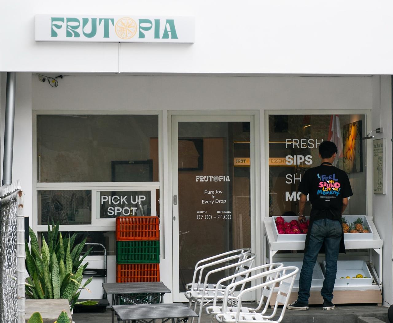 ESTETIK NYAMAN: Frutopia, salah satu tempat jus yang wajib dikunjungi.