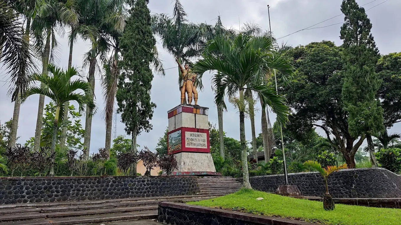 BERSEJARAH: Monumen Peniwen Affair yang dibangun untuk mengenang sebuah peristiwa penting dalam sejarah, yaitu Tragedi Peniwen pada 1949.
