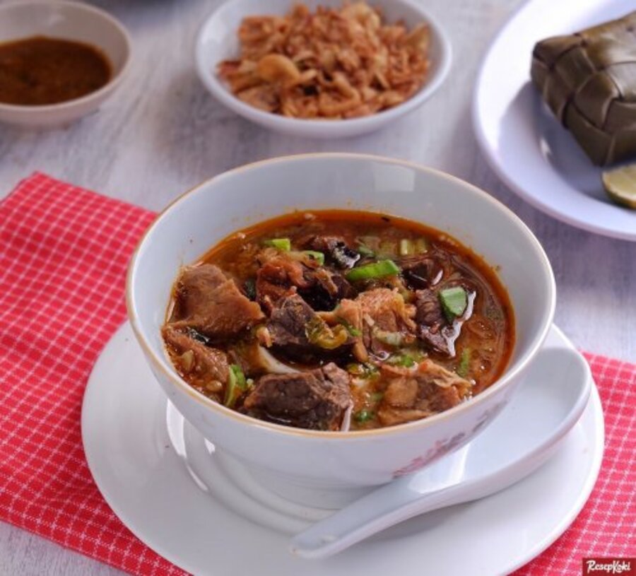 CITA RASA KUAT: Makanan khas Sulawesi Selatan ini punya cita rasa yang khas berkat racikan rempahnya dan kuah kental yang berbasis kacang tanah.