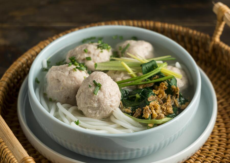 KUAH BENING GURIH: Meski dikenal sebagai kuliner khas Solo, Bakso Solo kini juga punya tempat tersendiri di hati para penikmat kuliner Malang.