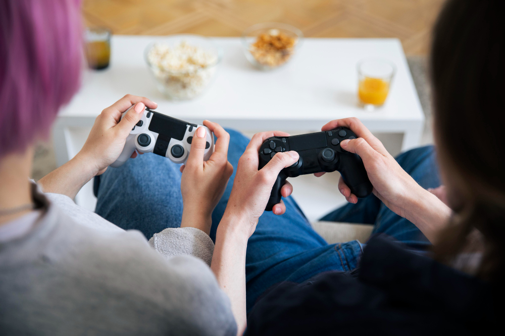 LEBIH SERU: Bermain game di PC terasa lebih seru jika menggunakan joystick wireless yang responsif dan nyaman digenggam.
