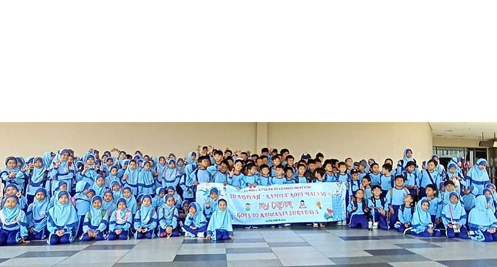 ANTUSIAS: 180 siswa SD Aisyiyah Kamila Malang belajar berbagai profesi melalui wahana di KidZania, Surabaya, beberapa waktu lalu. Kegiatan tersebut dirancang untuk menanamkan nilai Alquran