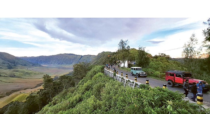 MENINGKAT : Jalur Jemplang di Desa Ngadas, Kecamatan Poncokusumo mulai sering dilewati wisatawan yang menuju Gunung Bromo.