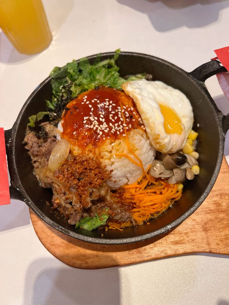 SEGAR: Bibimbap ala Korea hadir di Malang dengan berbagai pilihan topping dari daging sapi hingga gurita.