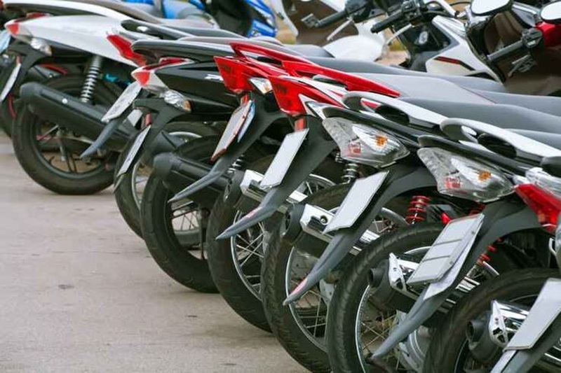Ilustrasi merawat motor