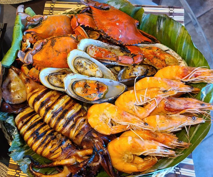 ENAK: Aneka seafood segar tersaji menggugah selera, berpadu bumbu khas yang menghadirkan cita rasa laut sejati.