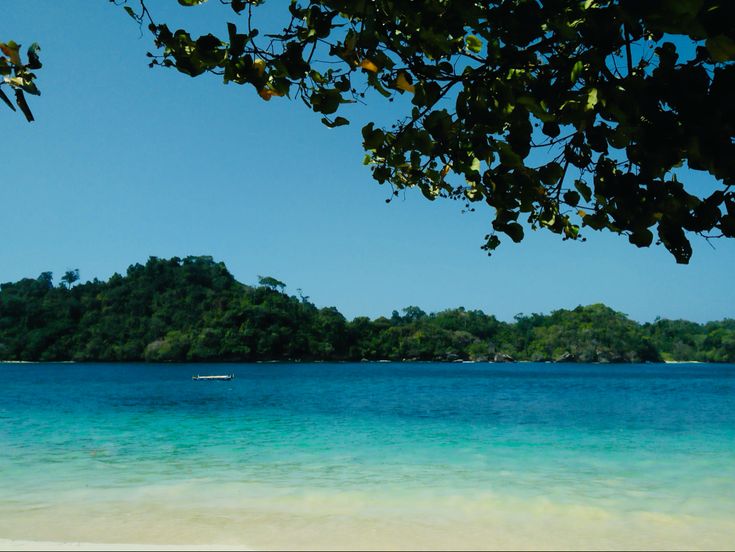 INDAH: Pantai Tiga Warna, salah satu rekomendasi pantai hits di Malang buat refreshing bareng teman satu kelas setela UTS