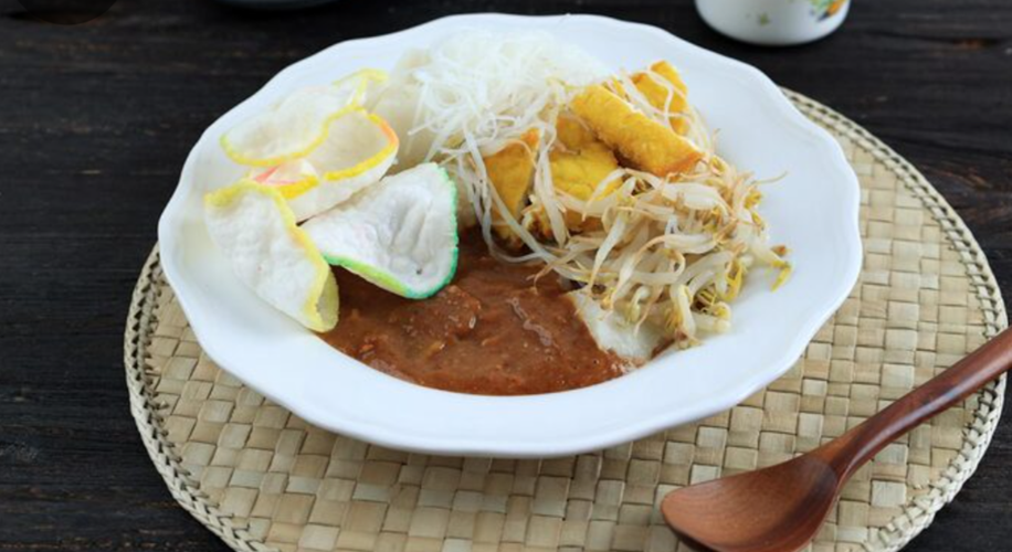 LEZAT BERGIZI: Inilah Ketoprak dengan Bumbu Otentik  Betawi di Malang yang Wajib Dicoba