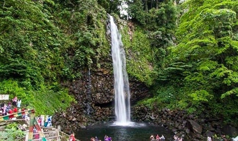 SEJUK: Air Terjun Putuk Truno yang asri
