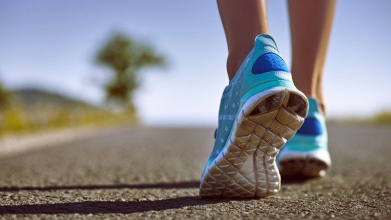 NYAMAN: Running shoes dipakai jalan sehari hari