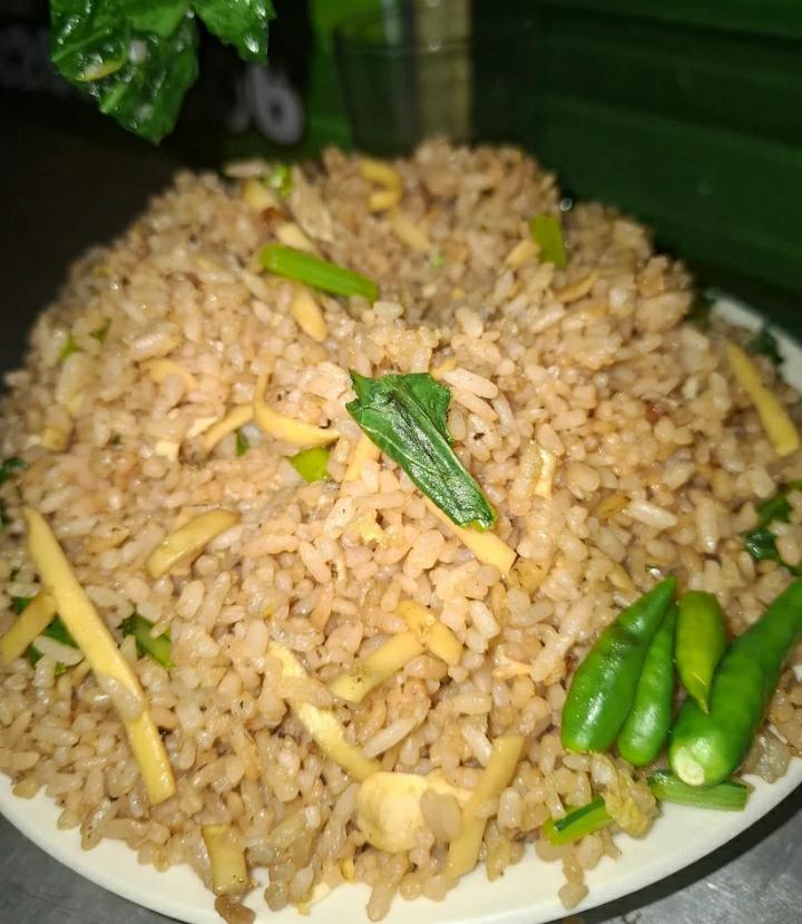 MANTAP DAN BRUTAL: Nasi Goreng Pak Gani, salah satu rekomendasi nasi goreng spesial favorit mahasiswa di Lowokwaru yang lagi viral