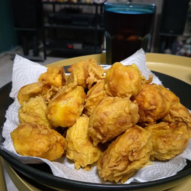 ENAK: Cempedak goreng keemasan dengan aroma manis menggoda, renyah di luar dan lembut di dalam.