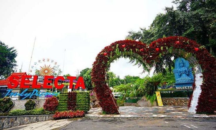 SERU: Taman Rekreasi Selecta Malang menyuguhkan keindahan bunga warna-warni dan udara sejuk pegunungan.